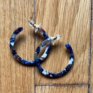 Evereve resin hoop Earrings